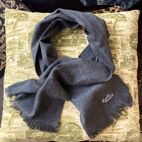 Vintage CASHMILLION Gray Scarf/Muffler - Picture 6 of 6